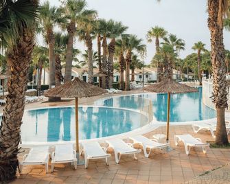 Hotel Moon Dreams Marina Parc - Es Mercadal - Zwembad