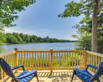 Private Hot Tub Lakefront Poconos Home! - Pocono Summit - Balcón