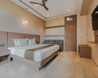 Hotel Aura - Near Malad Link Road - Powai - Bedroom
