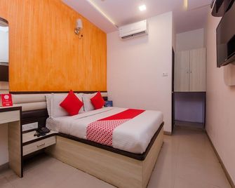 Oyo 7879 Golden Tulipz Boutique Hotel - Mumbai - Bedroom