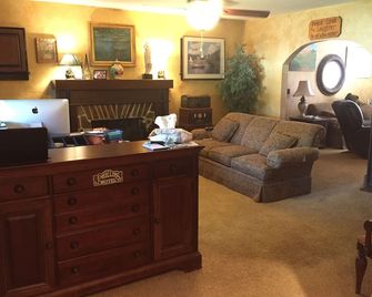 Phillips Historic Motel & Cottages - Robbinsville - Living room