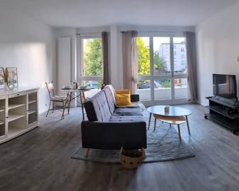 Évasion La Défense - Balcon & Wi-Fi, à 10 min de Paris - Courbevoie - Wohnzimmer