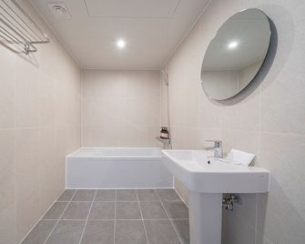 Anook Hotel Cheonan Station 1st branch - Cheonan - Wohnzimmer