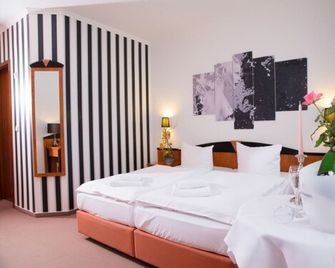 Hotel Weinberg - Gustrow - Quarto