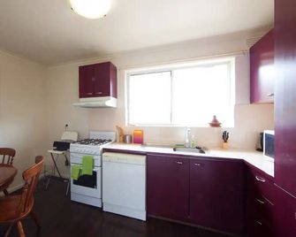 2br, Safe, Locked Parking & Close to Transport - Ripponlea - Cocina