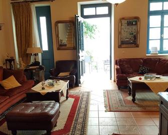 Polyxenia Hotel - Nafplion - Wohnzimmer