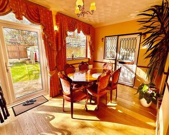 3 Bedroom House in DA15 - Sidcup - Dining room