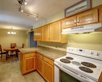 Lehr Court Cottage - Home in the Heart of Wooster - Wooster - Kitchen
