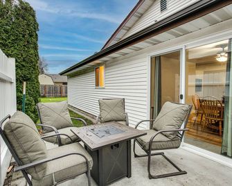 Updated Duplex Home 1 Mi to Downtown Enumclaw! - Enumclaw - Balcón