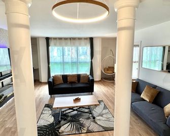 Exotisme Cubain Au Sein D'el Cubanito At - Cergy - Sala de estar