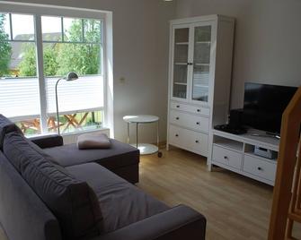 Accommodation Kliff by the sea, WLAN, washing machine - Nienhagen - Huiskamer