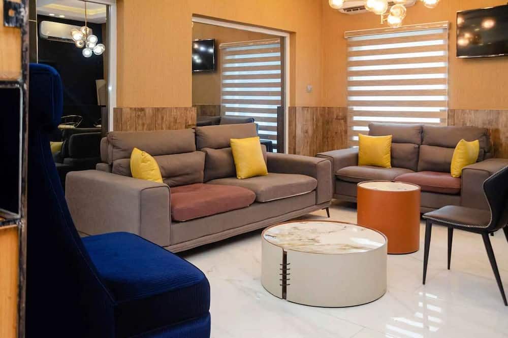 Ibizza Pit Hotel and Suites thumbnail 2