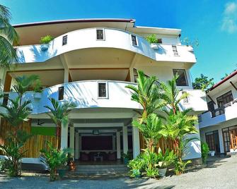 Green Shadows Beach Hotel - Kalutara - Building
