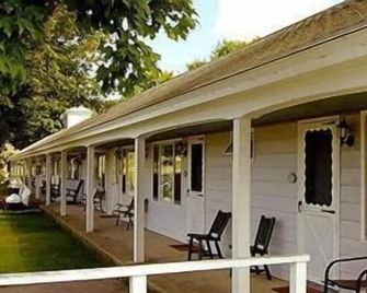West Road Motel - Bennington - Patio