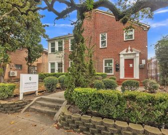 Stylish Museum Apt 3 Comfort & Culture Combined Duplex - 休士頓 - 建築