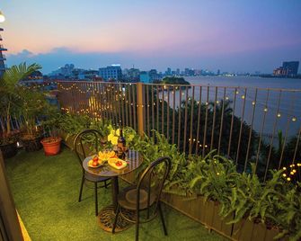 Lake View Hotel - Hanoi - Balcony