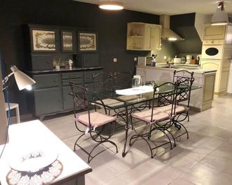Chez Suzanne - Chooz - Aubrives - Comedor