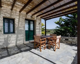 Holiday Home 'Kythiris Studios - Bungalow 1' with Sea View, Wi-Fi and Air Conditioning - Kalamos - Patio