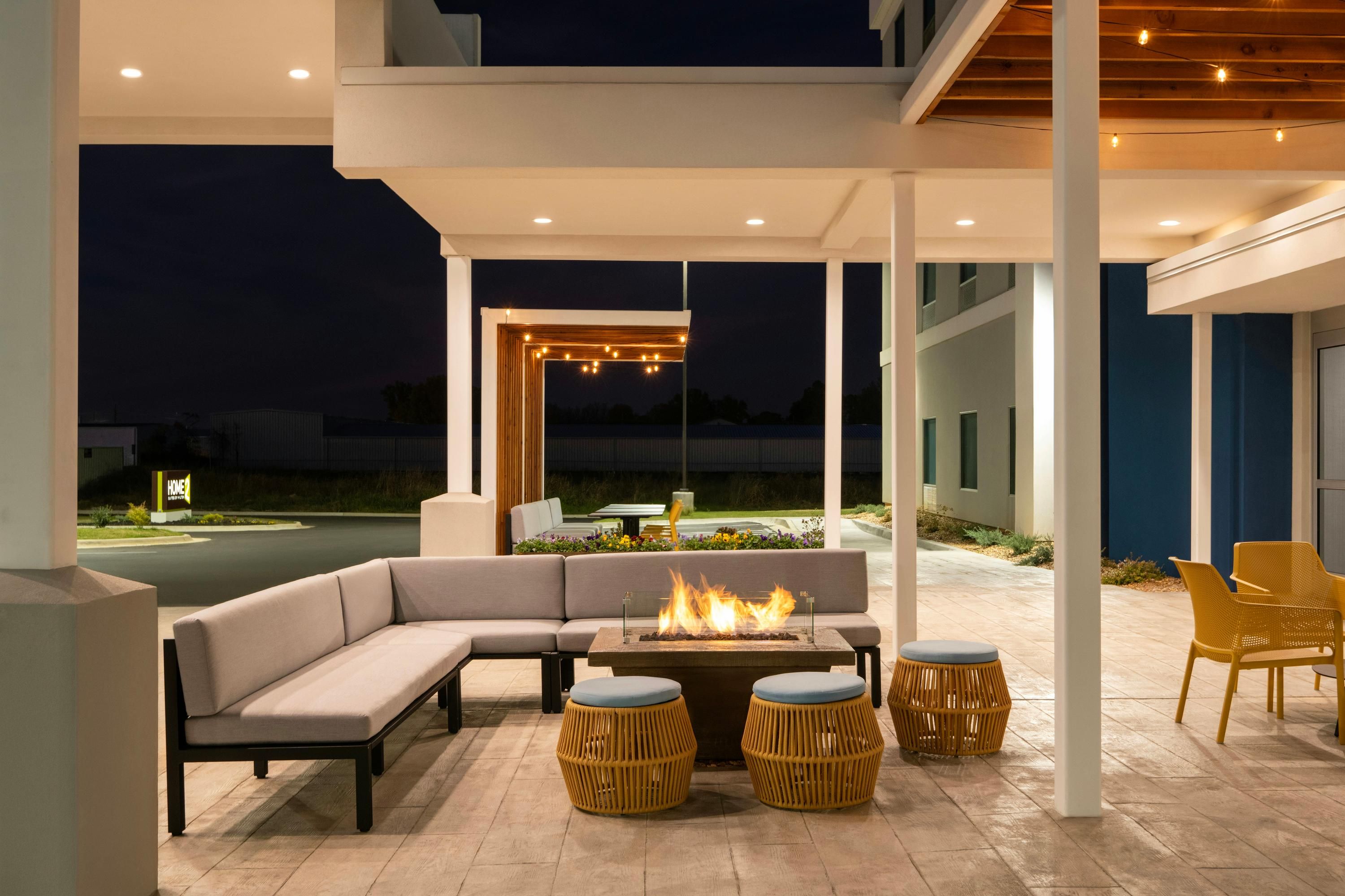 Home2 Suites by Hilton Jonesboro - Jonesboro - Patio