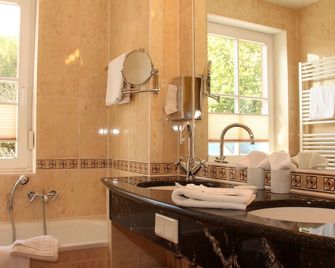 Strandhotel Deichgraf - Graal-Müritz - Bathroom
