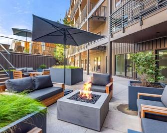 The Rayleigh w/ Balcony & Gym - Nashville - Pátio
