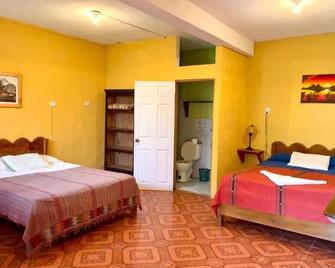 Hotel Victoria - Panajachel - Bedroom