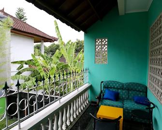 Morotai Camp Hostel -Adult Only - Denpasar - Balcony