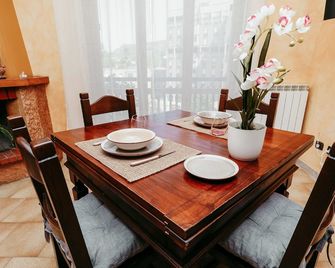 (Free Wi-Fi, Parking, Smart Tv, Air-Conditioning) - 테르니 - 다이닝룸