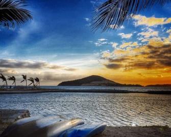 Golden Point Resort - Rakiraki - Beach