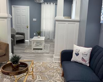 Where Luxury and Convenience Converge - Scranton - Phòng khách