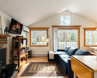 Hottub And 200mbps Wifi; Work From Home Paradise, Wonderful Belleayre Cabin - Fleischmanns - Sala de estar