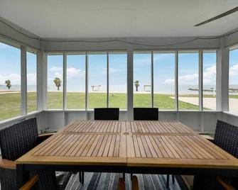 Mag Beach Refuge - Bayfront - Port Lavaca - Dining room