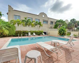 Ft Lauderdale Area Condo - Walk to Beach and Shops! - Lauderdale-by-the-Sea - Basen