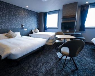 Business Hotel Bm - Naruto - Schlafzimmer
