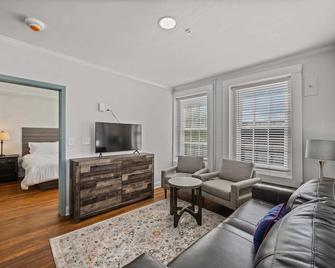 Stylish Loft Steps Away from Main Street - Conway - Living room