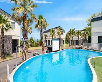 Pool and Villa Sorang - Ciudad de Jeju - Piscina