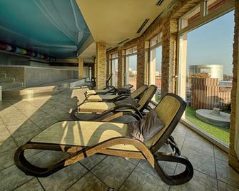 Sky Business Hotel - Legnica - Balcony