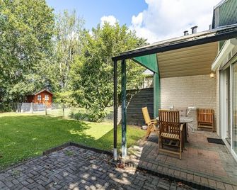 Holiday Home near Veerse Meer & Nature Park - Kortgene - Innenhof