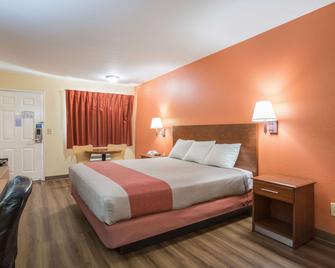 Rodeway Inn & Suites - Macon - Yatak Odası