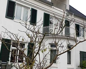 Peaceful Apartment-3 Zi, Loggia & Garden in Blankenese - Hamburg - Gebäude
