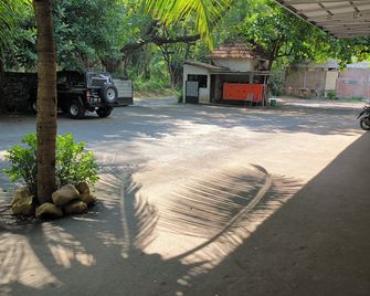 New Bandengan Beach Hotel - Jepara - Buiten zicht
