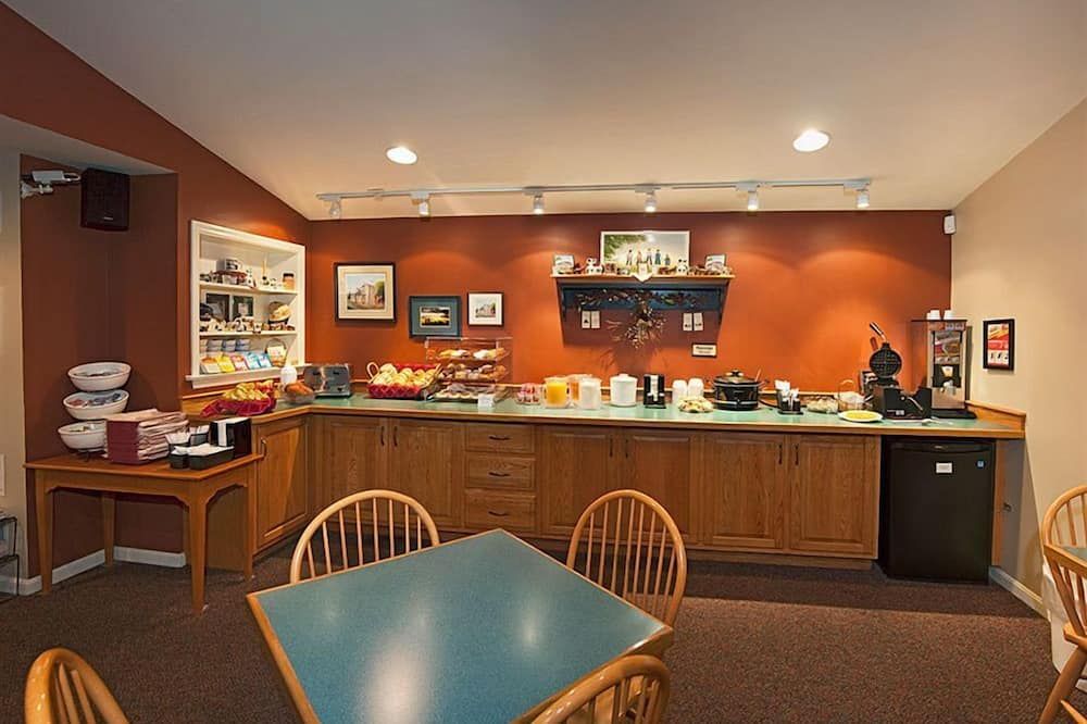 Travelers Rest Motel - Intercourse - Buffet