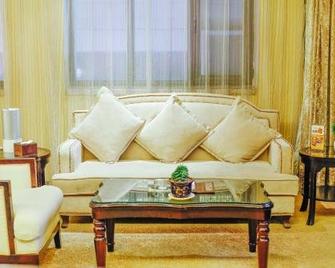 Yinchuan Tongfu Hotel - Yinchuan - Wohnzimmer
