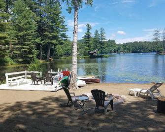 Beautiful Ranch on Lake Vanare in the Adirondacks - Lake Luzerne - Patio