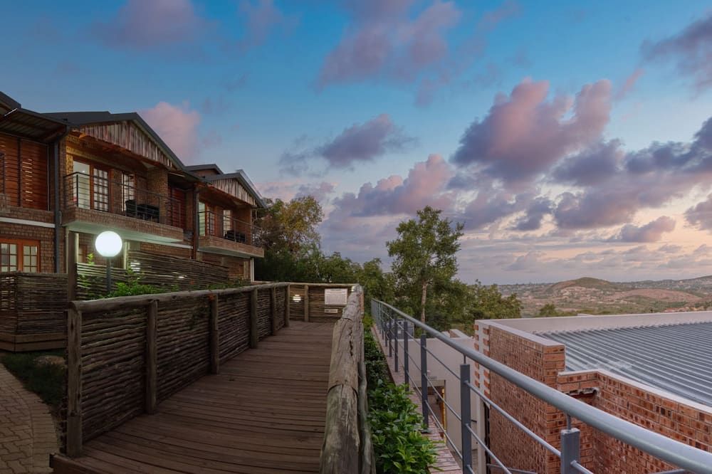 Tembo Guest Lodge - הייזיוויו - מרפסת