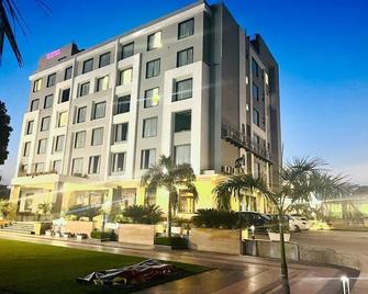 Love Kush Hotel - Kishangarh - Edificio