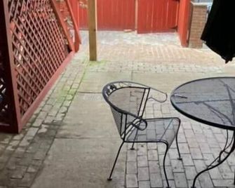 1 Delightful Nw DC Studio Apt With Private Parking - וושינגטון די.סי - פטיו