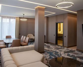 Doubletree by Hilton Vladikavkaz - Vladikavkaz - Sala de estar