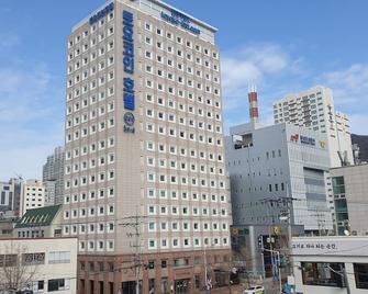 Toyoko Inn Busan Seomyeon - Busan - Building