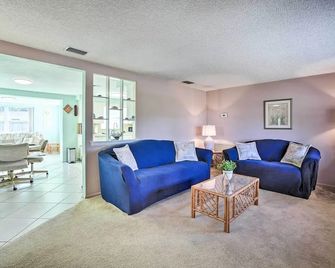 Cozy Holiday Home with Yard about 5 Mi to Beach! - Holiday